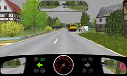 Sie fahren außerorts mit 5 km/h und blinken links, um in ein Gehöft abzubiegen. Auf der rechten Seite, etwas weiter voraus, befindet sich eine Haltestelle, an der ein Bus hält.