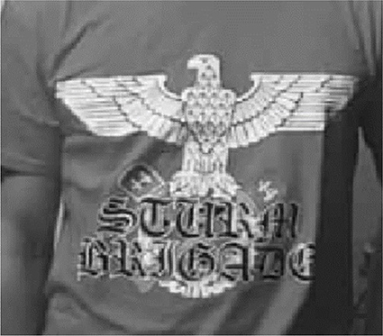 Reichsadler mit Siegerkranz, kombiniert mit der Zahl „44“ und dem Schriftzug in gebrochener Schriftart „Sturmbrigade“