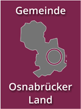 magentafarbenes Rechteck mit einer gezackten Fläche in der Mitte des Rechtecks, die hellgrau umrandet und dunkelgrau gefüllt ist. Oberhalb der Fläche befindet sich in weißer Schrift mit dunklem Schatten das Wort „Gemeinde“ und unterhalb der gezackten Fläche in gleicher Schriftform die Worte „Osnabrücker Land“.