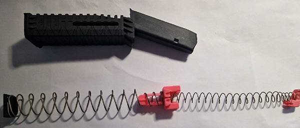 Schmeisser Magazinadapter mit Glock-Magazingehäuse verbunden und die beiden Magazinfedern, wie sie im Magazin eingesetzt werden