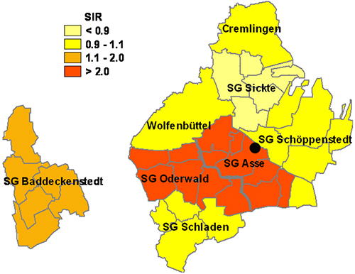 Standardisierte Inzidenzverhältnisse (SIR) entsprechend Tabelle 2.4 für Leukämien bei Männern im LK Wolfenbüttel nach Samtgemeinden bzw. Gemeinden, 2002 bis 2009. Der Punkt bezeichnet die ungefähre Lage der Schachtanlage Asse II.