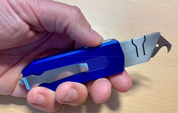 Abbildung 1: „BÖKER PLUS UTILITY OTF“ in der Gesamtschau, mit ausgefahrener Klinge