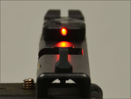Abbildung 2: MAK Hellfire Visier, provisorisch montiert auf dem Verschluss einer Glock 19 Pistole, Ansicht von vorne