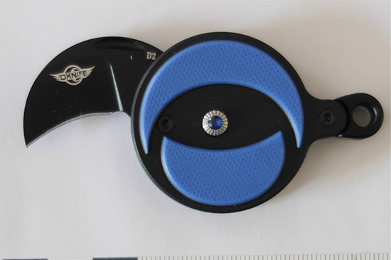 Abbildung 1: Messer „Nightclaw“, Gesamtansicht mit ausgeklappter Klinge