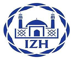 Das blaue Logo des IZH. Blaue kreisrunde in Korbgeflecht eingefasste Abbildung der Imam-Ali-Moschee in Hamburg mit Blick auf den überkuppelten Haupteingang und sich daran anschließende zwei Seitenflügel, über denen sich jeweils ein Minarett erhebt. Unter der Moschee befindet sich der Schriftzug IZH.