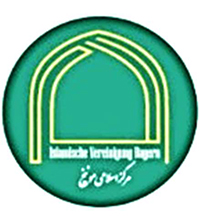 Das kreisrunde grüngelbe Logo der „Islamischen Vereinigung Bayern“. In einem grünen Kreis befindet sich ein aus drei gelben Linien gezeichneter Iwan einer Moschee, einer überkuppelten Halle. Unter dem Schriftzug „Islamische Vereinigung Bayern“ befindet sich der Name des Vereins in arabischer Schrift „Markaz-e Eslami-ye Munich“.