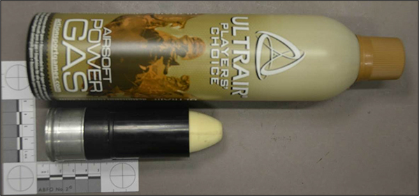 Abbildung 2: „TAG PALLADIN Launcher-Shell“ im geladenen Zustand (unten) mit vorgelegter Gasflasche