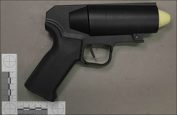 Abbildung 3: „TAG PALLADIN Launcher-Shell“ im geladenen Zustand eingesetzt in „Abschusspistole = Abschussgerät“