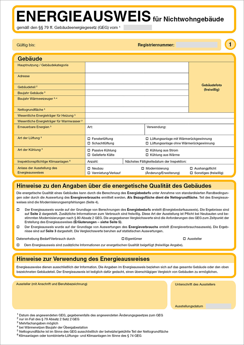 Energieausweis für Nichtwohngebäude: Wesentliche Energieträger, Baujahr Gebäude, Art der Lüftung, Kühlung.