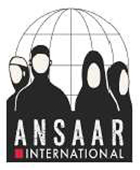 Stilisierte Weltkugel mit zwei stilisierten männlichen und zwei stilisierten weiblichen Personen im Vordergrund. Text Ansaar International in Versalien.