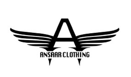 Stilisiertes A als Versalie mit Flügeln. Text Ansaar Clothing.