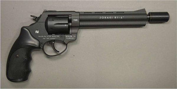 Abbildung 4: Abschussaufsatz „Aggressive A Stopper“ mit aufgesetztem „Stopper“, montiert an einer vom Antragsteller vorgelegten SRS-Waffe „Zoraki R1“